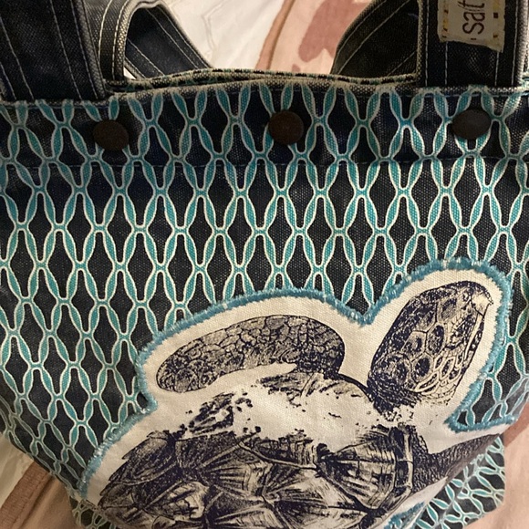 Salt box sea turtle canvas beach tote - Picture 8 of 15